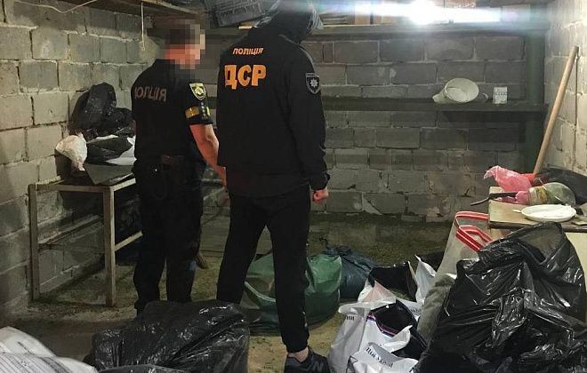 У Кривому Розі поліцейські затримали постачальника канабісу та вилучили наркотичної речовини на сім мільйонів гривень