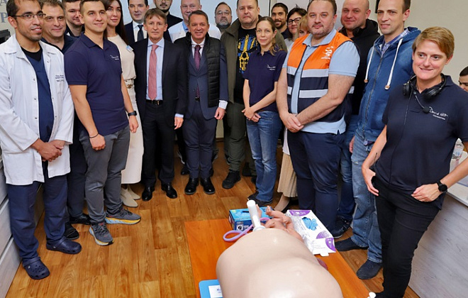 Посол Італії Дзадзо відвідав одну з лікарень Дніпра та анонсував підтримку міста в медичній галузі — реабілітації та протезуванні