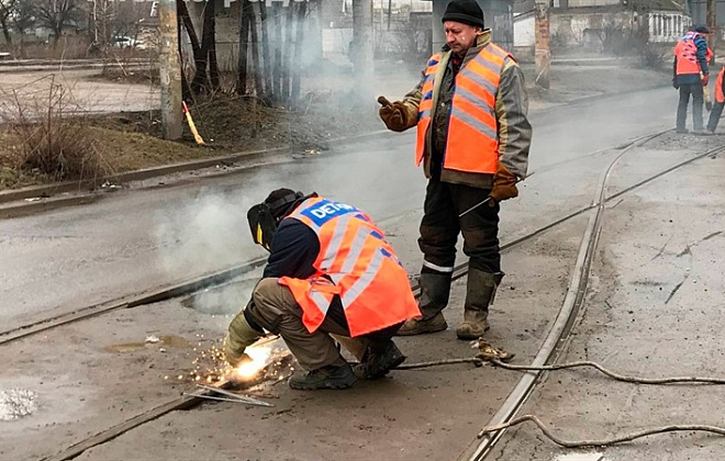 Дніпро піклується: як проходять ремонти у транспортній сфері