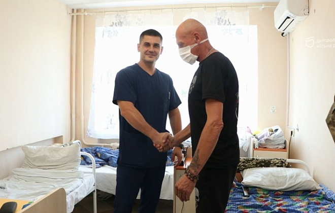 Дніпро залишається найбільшим хабом з порятунку поранених військових: як проходить їхнє лікування в міських медзакладах