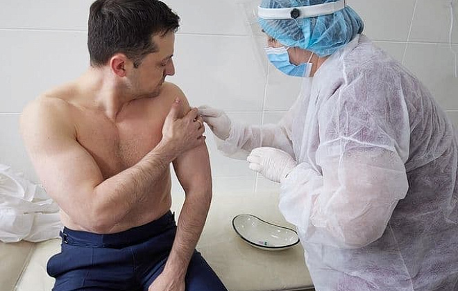 Президент Украины вакцинировался от коронавируса