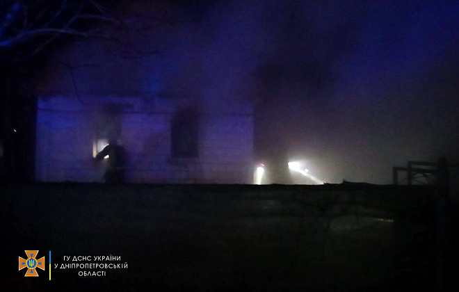 На Днепропетровщине спасатели около часа тушили пожар в частном доме