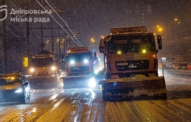 “Всі дороги та мости проїзні, колапсу в місті немає” - Михайло Лисенко про ситуацію із прибиранням снігу в Дніпрі