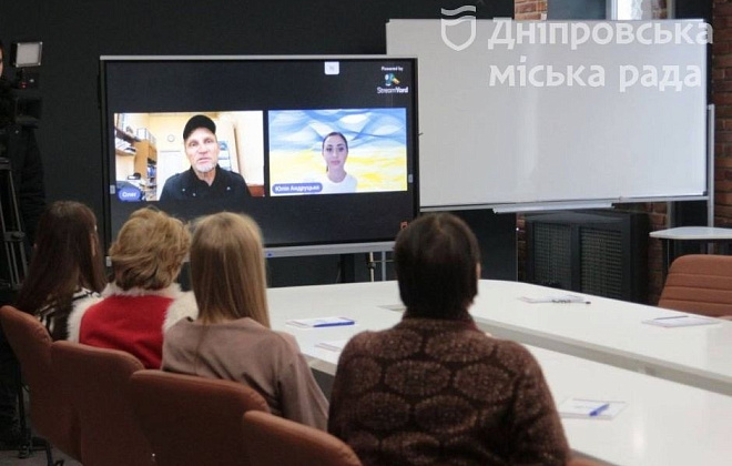 «Українською, будь ласка!»: у Дніпрі провели масовий майстер-клас з української мови