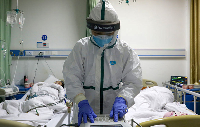 ИВЛ, лекарства и диализ: главврач больницы Мечникова рассказал о течении коронавируса у пожилых людей
