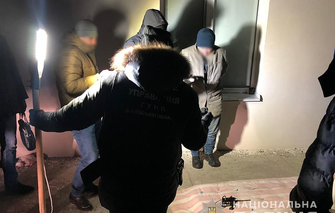 В Киевской области во время задержания по полицейским открыли огонь и бросили гранату