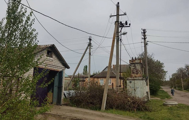 За добу енергетики ДТЕК повернули світло після обстрілів для 1,2 тисячі родин Дніпропетровщини