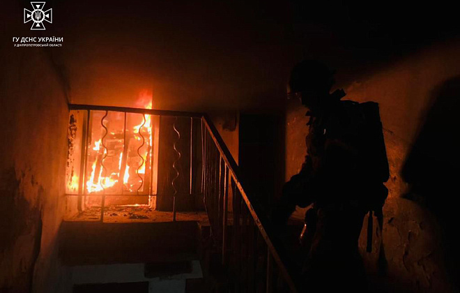 Вночі у Криворізькому районі спалахнула квартира: є постраждалий