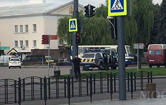 Недоволен системой: в Луцке вооруженный мужчина захватил пассажирский автобус 