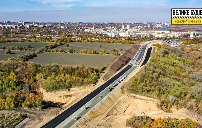 Готовність Південної об’їзної Дніпра 90%: будівельники асфальтують останні ділянки нової дороги   