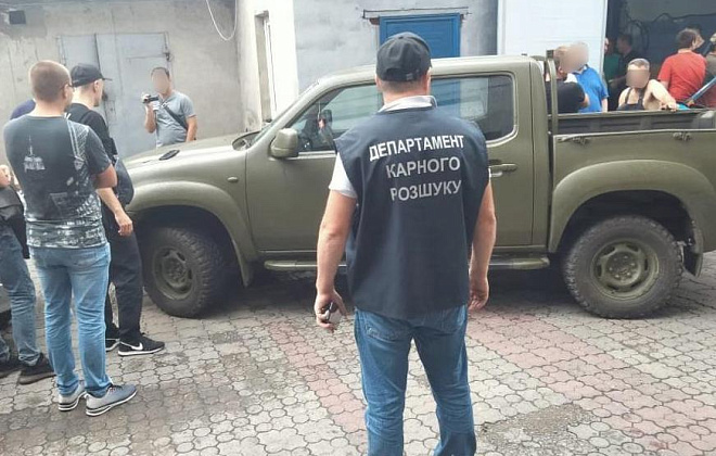 Торгували автомобілями для ЗСУ: У Дніпрі викрили діяльність організованої злочинної групи