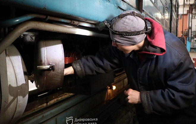 Перевіряють рухомий склад задля безпеки пасажирів: метрополітен Дніпра активно готується до зими