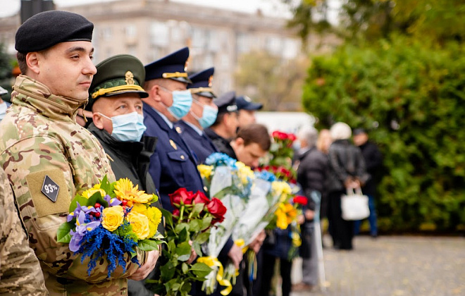 Урочиста хода і вшанування Героїв: Дніпропетровщина відзначає День захисників і захисниць України (ФОТОРЕПОРТАЖ)
