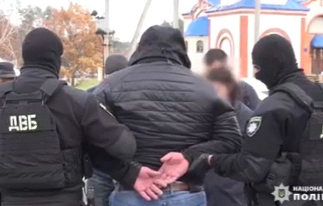 В Киеве майора полиции повязали на взятке: за 90 тыс грн он обещал освобождение от уголовной ответственности за совершение ДТП (ВИДЕО)