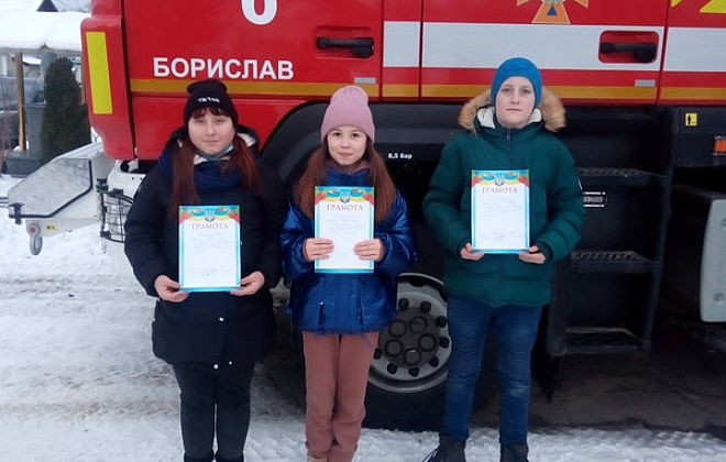 В Бориславе трое подростков спасли жилые дома от огня (ФОТО)