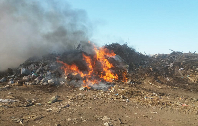 В Днепропетровской области горит свалка бытовых отходов