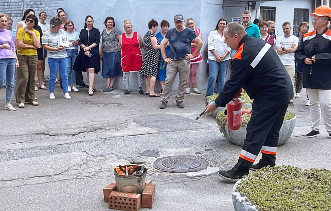 У Дніпровській філії “Газмережі” провели навчання з використання вогнегасників