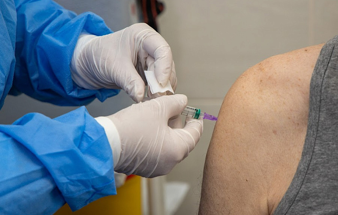 На Днепропетровщине прививки от коронавируса уже сделали более чем 4 тыс человек 80+