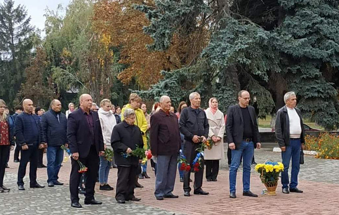 «Герои живы, пока о них помнят»: в День освобождения Магдалиновки «ОПЗЖ» почтила память жертв войны