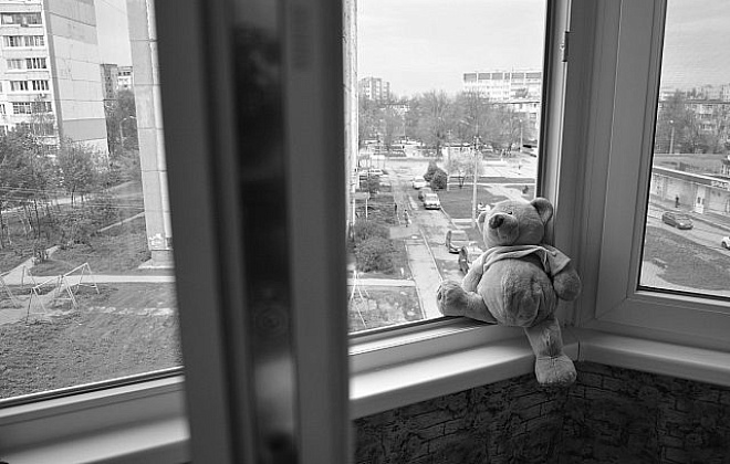 В Киеве женщина выбросила из окна многоэтажки своего ребенка