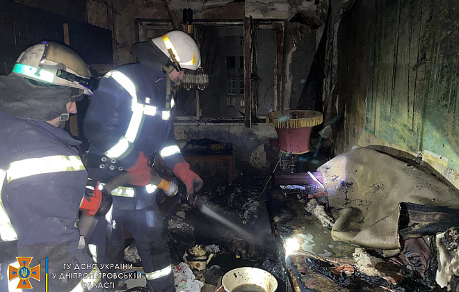 Во время пожара в Каменском спасателям удалось спасти мужчину: в каком он состоянии