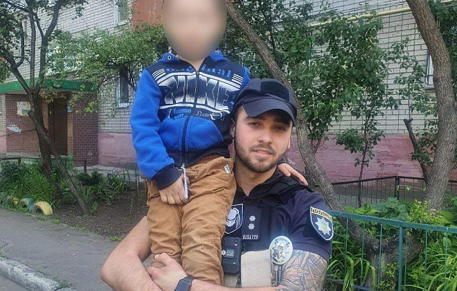 У Дніпрі патрульні поліцейські повернули батькам 5-річного хлопчика, який пішов гуляти та загубився