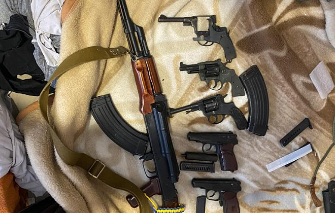 Житель Тернополя через глобальную сеть продавал оружие