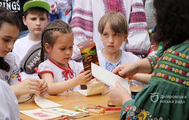 У центрі Дніпра відсвяткували День вишиванки: як це було