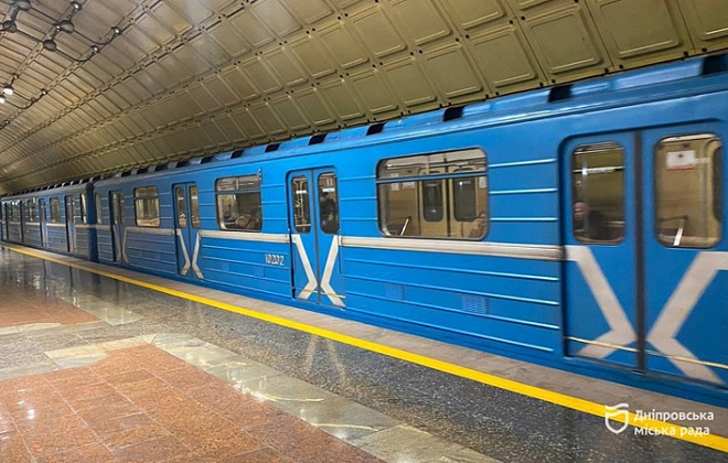 Повітряні теплові завіси: станції метро у Дніпрі готують до роботи взимку