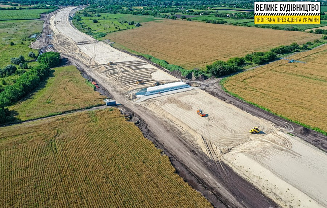 На Днепропетровщине строят последний 29-километровый участок новой трассы на Киев
