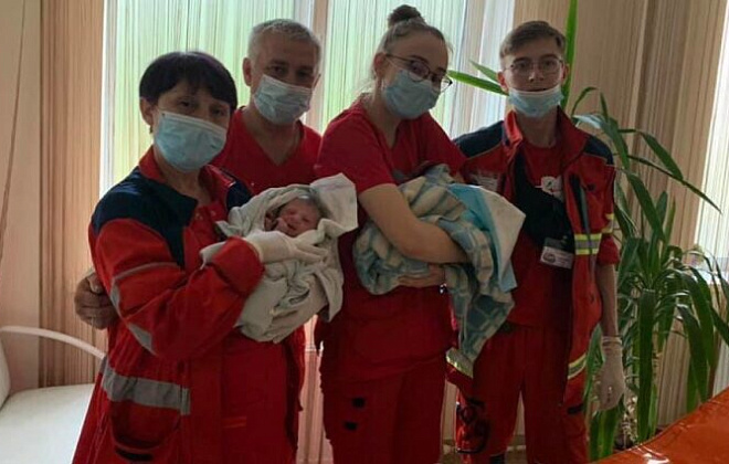 В Харькове женщина родила двойню в ванной 