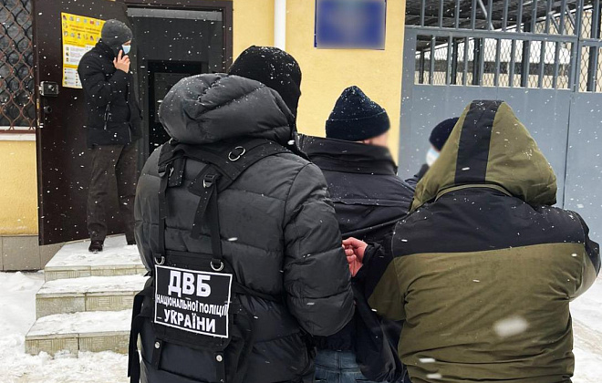 На службу не выходили, но зарплату делили: группе харьковских полицейских грозит от 5 до 8 лет лишения свободы  