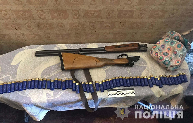 У жителя одного з сіл Петропавлівського району поліціянти вилучили гранати та незареєстровану мисливську рушницю 