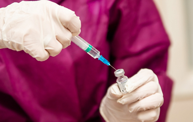 На Дніпропетровщині більше половини дорослих вакцинувалися від коронавірусу 
