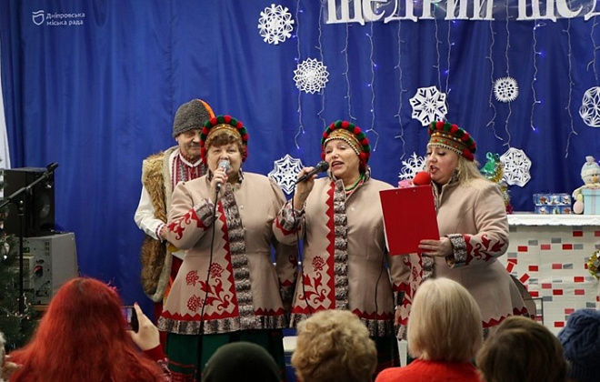 «Ми все робили самі: сценарій і костюми. Хотілось показати святкову українську казку», – підопічні терцентру Дніпра про «Щедрий Щедрик»