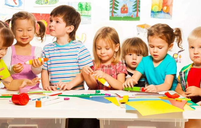 Без мягких игрушек и ковров: в Минздраве огласили новые правила работы детских садов