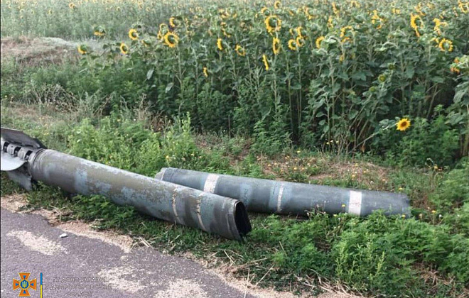 Вночі ворог накрив артилерійським вогнем Криворізький та Синельниківський райони: пошкоджено житлові будинки, автівки та лінію електропередач 
