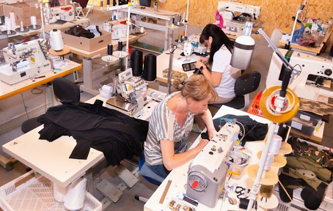 На Дніпропетровщині швейне підприємство-переселенець уже приймає і виконує замовлення