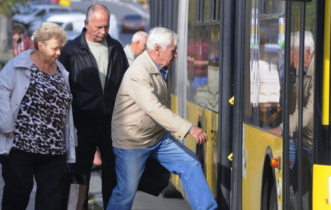 В Запорожье из-за коронавируса отменили бесплатный проезд для пенсионеров
