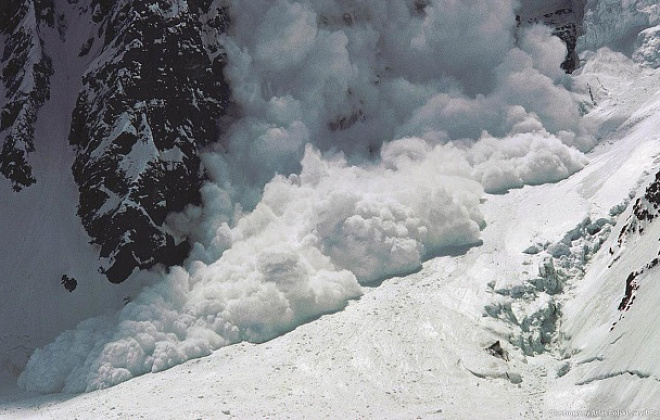 Спасатели предупреждают о снеголавинной опасности на Закарпатье