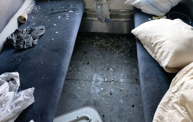 «Как будто Халк ездил на минеральные воды»: пассажир поезда Киев-Трускавец разгромил купе