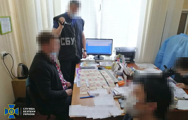Медработники одного из областных учреждений Днепропетровщины торговали отрицательными результатами ПЦР-тестов
