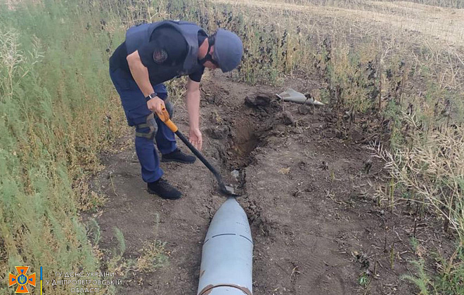 У Синельниківському районі піротехніки ДСНС знищили касетний блок від РСЗВ «Ураган» (ВІДЕО)