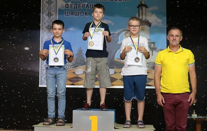 Дніпряни завоювали золото та срібло на Чемпіонаті України з шашок-100