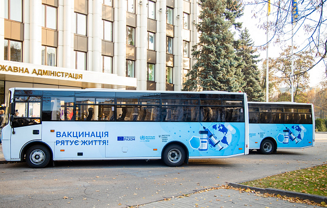 Медзакладам Дніпропетровщини передали автобуси для підвозу людей до центрів вакцинації 