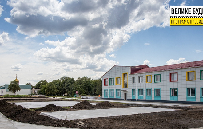 Будет целый спортивный комплекс на открытом воздухе: в Карповке обновляют стадион опорной школы