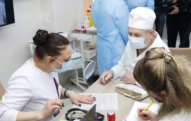 Лікарі Дніпропетровщини, які захворіли на коронавірус, отримують матеріальну допомогу