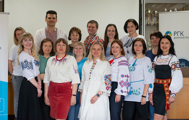 Заняття з української мови у вишиванках: як Дніпропетровськгаз відзначав народне свято
