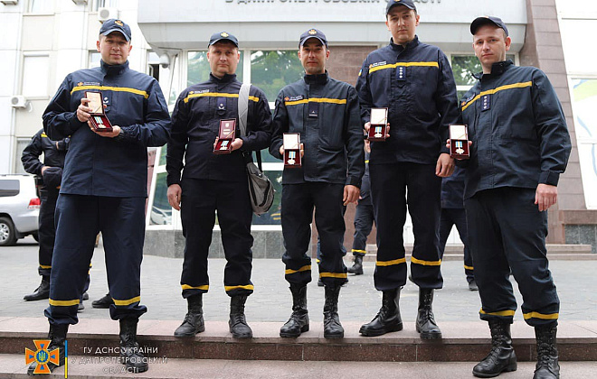 Шість співробітників ДСНС Дніпропетровщини отримали ордени «За мужність» ІІІ ступеню