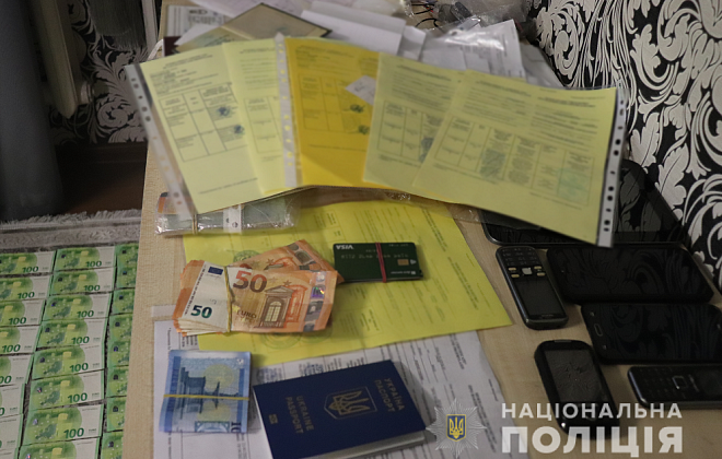 Житель Закарпатья и владелица турфирмы погорели на реализации фейковых COVID-сертификатов (ВИДЕО)